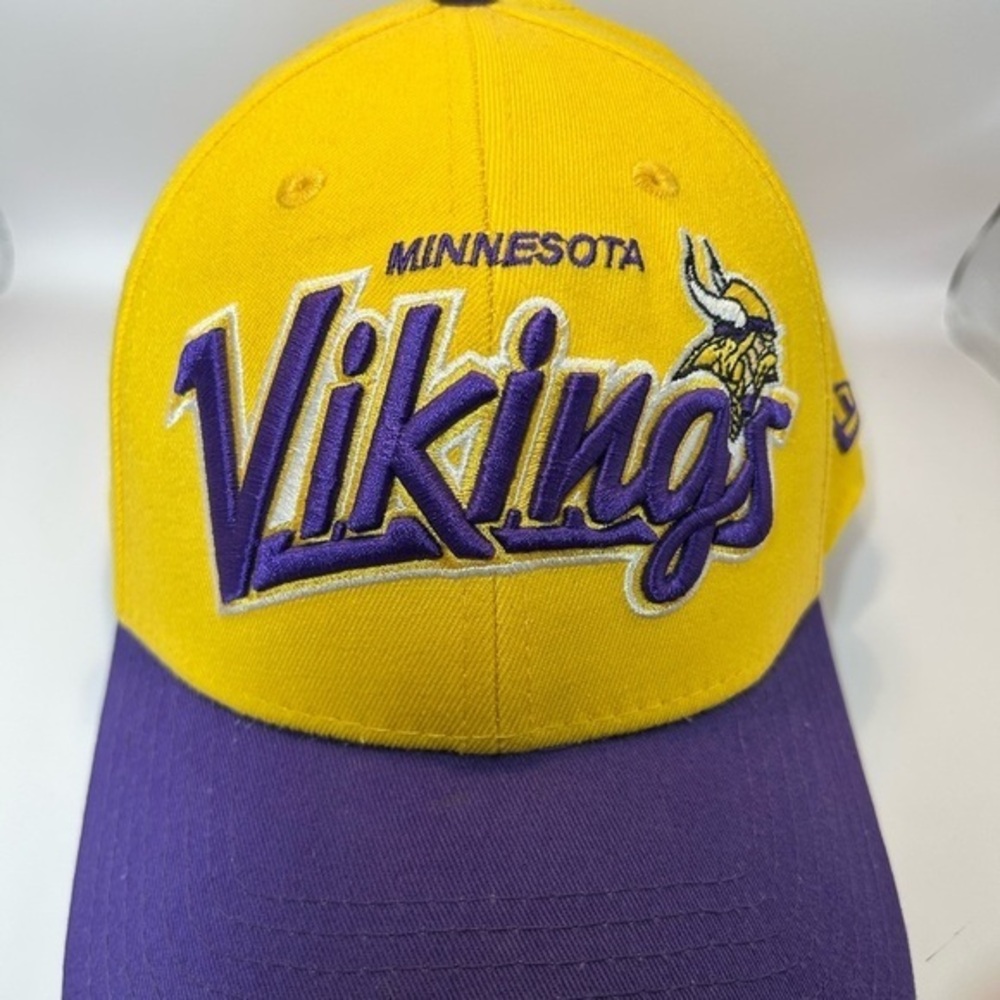 Minnesota Vikings ball cap. Stretch         Medium—-Large. New Era